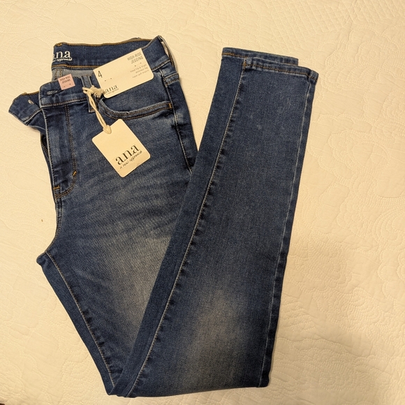 a.n.a Denim - a.n.a Slim High-Rise Jeans in Medium Blue Wash